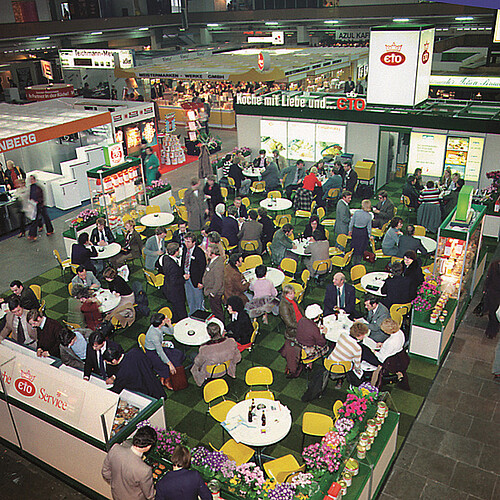 Visitor area at an ELO brand trade show booth in 1978.