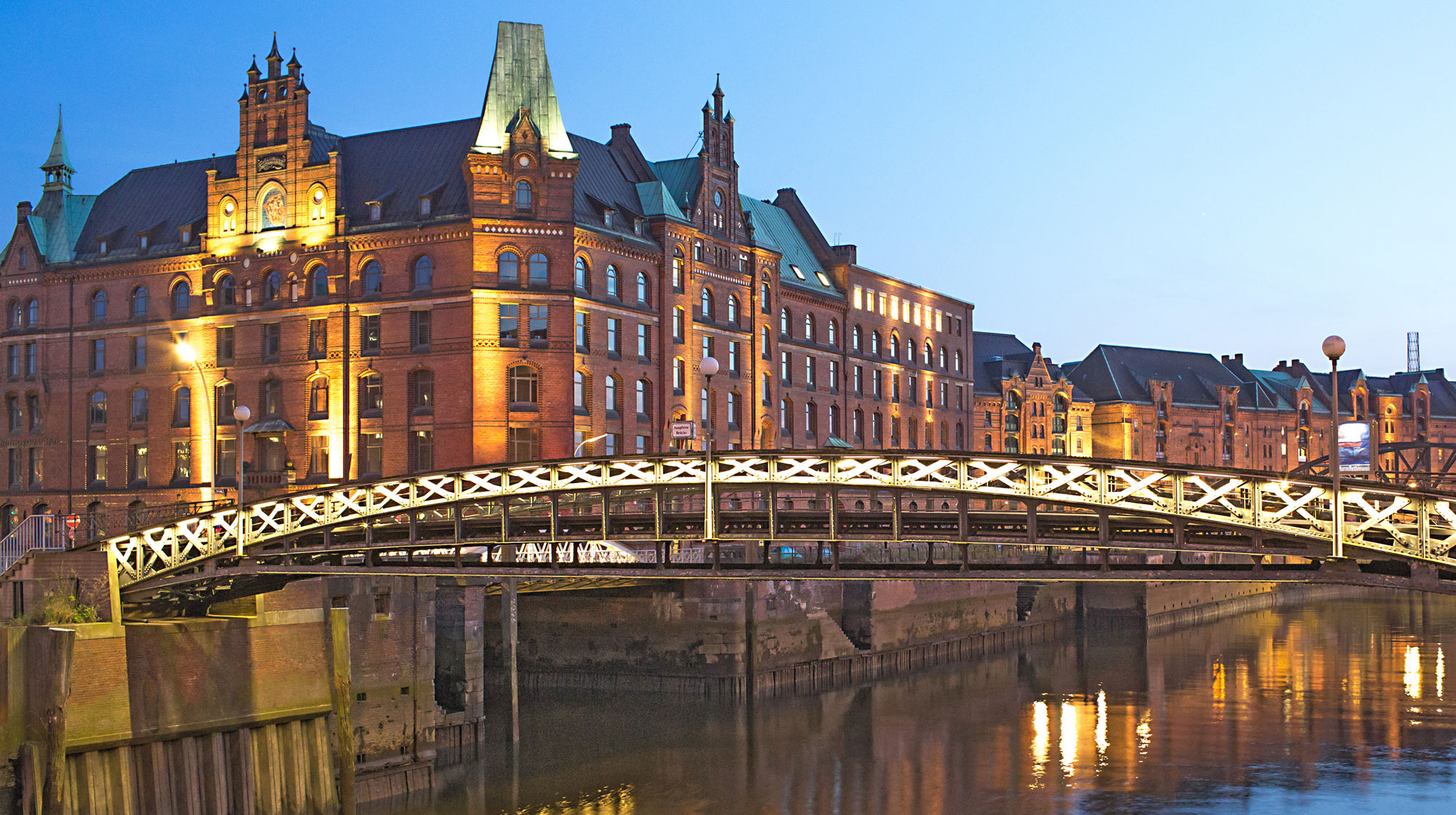 Hamburg: Speicherstadt Abendimpression, www.mediaserver.hamburg.de / Andreas Vallbracht 